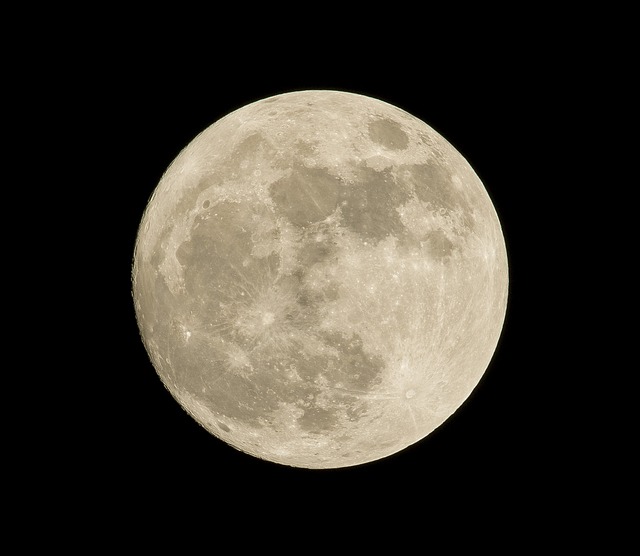 Proč je pro život na naší planetě důležitý Měsíc
